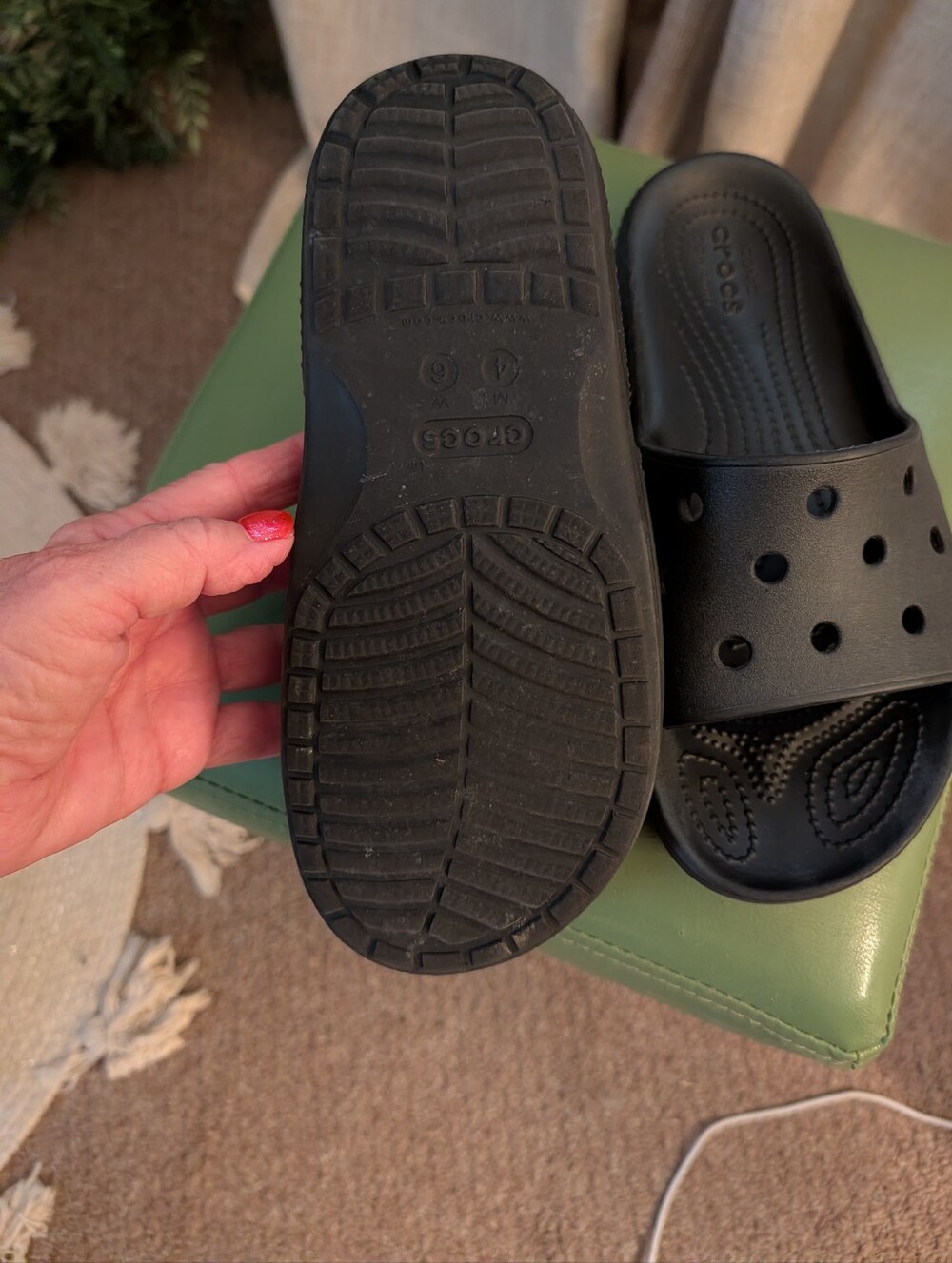 CROCS Black Slide Sandals Women's Size 6 - Picture 2 of 2
